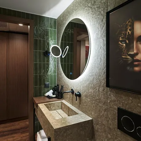 Hotel Nyx 4*